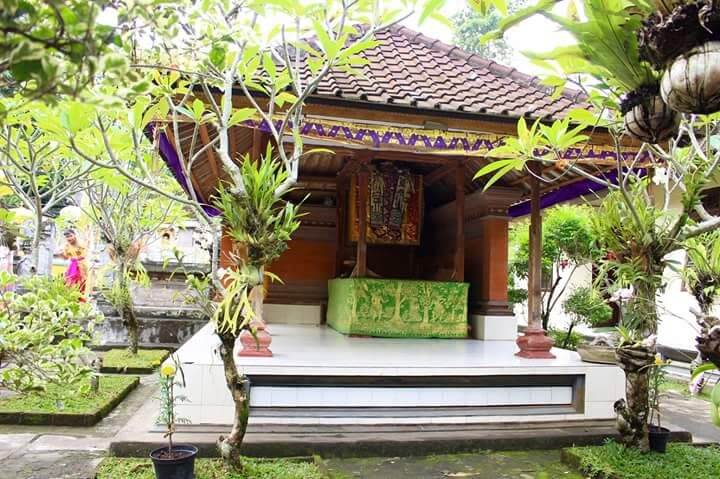 Bali Bike Tour Family Temple